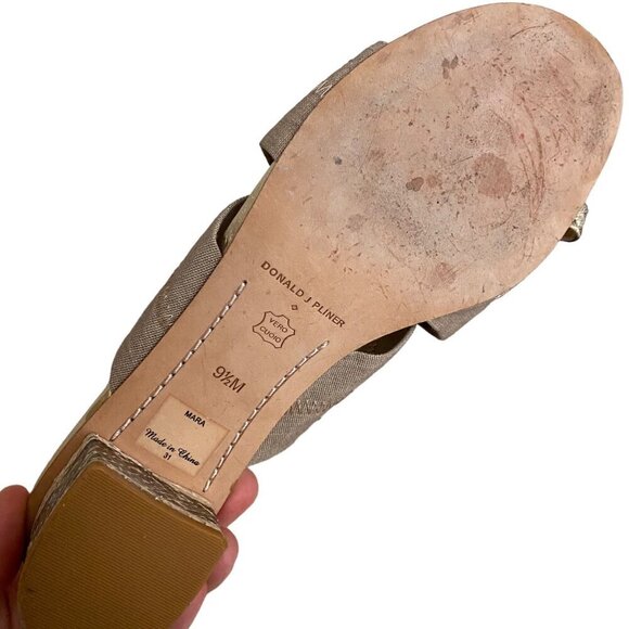 Donald J Pliner MARA Cross Strap Low-Heel Sandal in Beige Size 9.5 - Picture 5 of 6